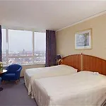 By Ihg 4*