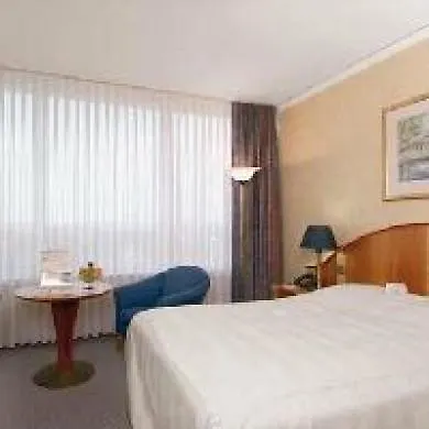 By Ihg