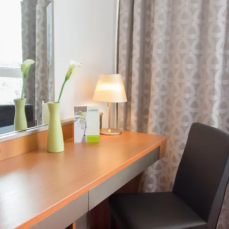 By Ihg