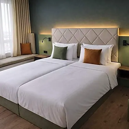 Hotel By Ihg