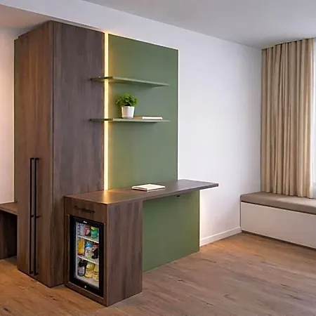 By Ihg 4*