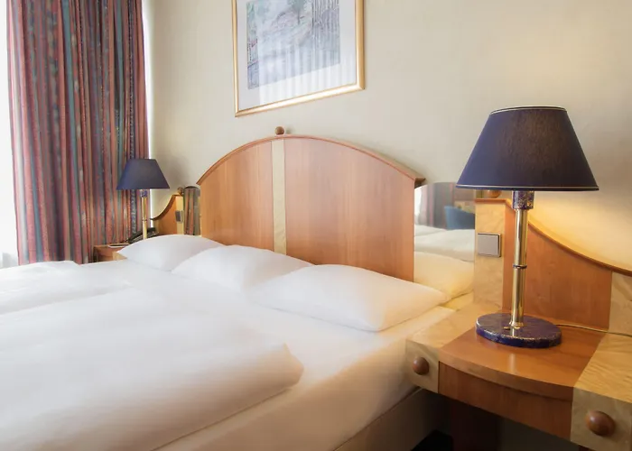 Hotel By Ihg Chociebuż