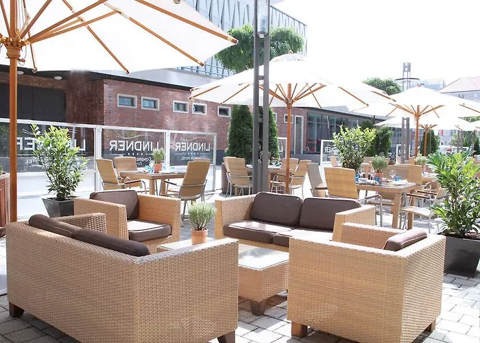 By Ihg Hotel Chociebuż